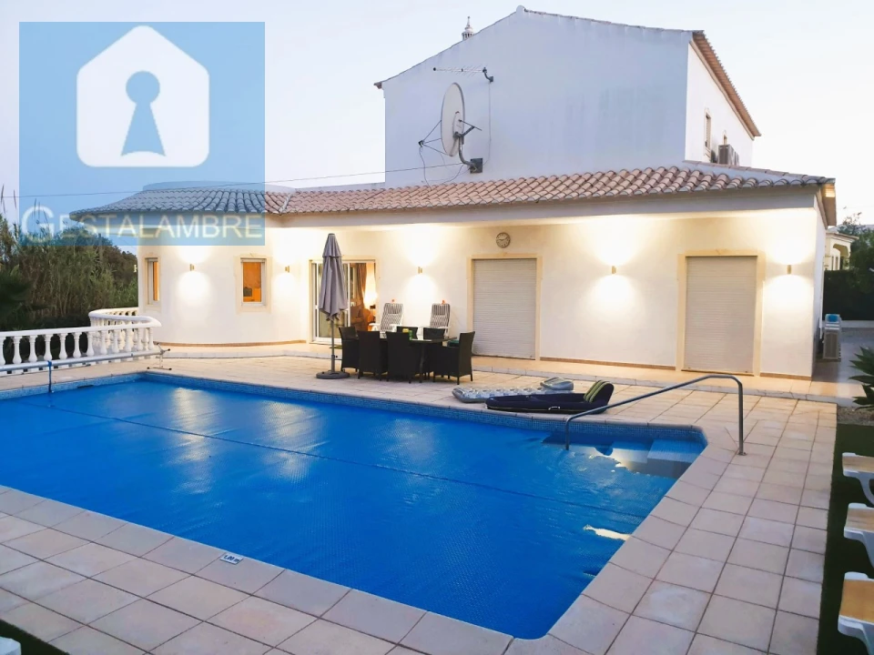 Moradia T5 para Venda em Albufeira e Olhos de Água Foto 1