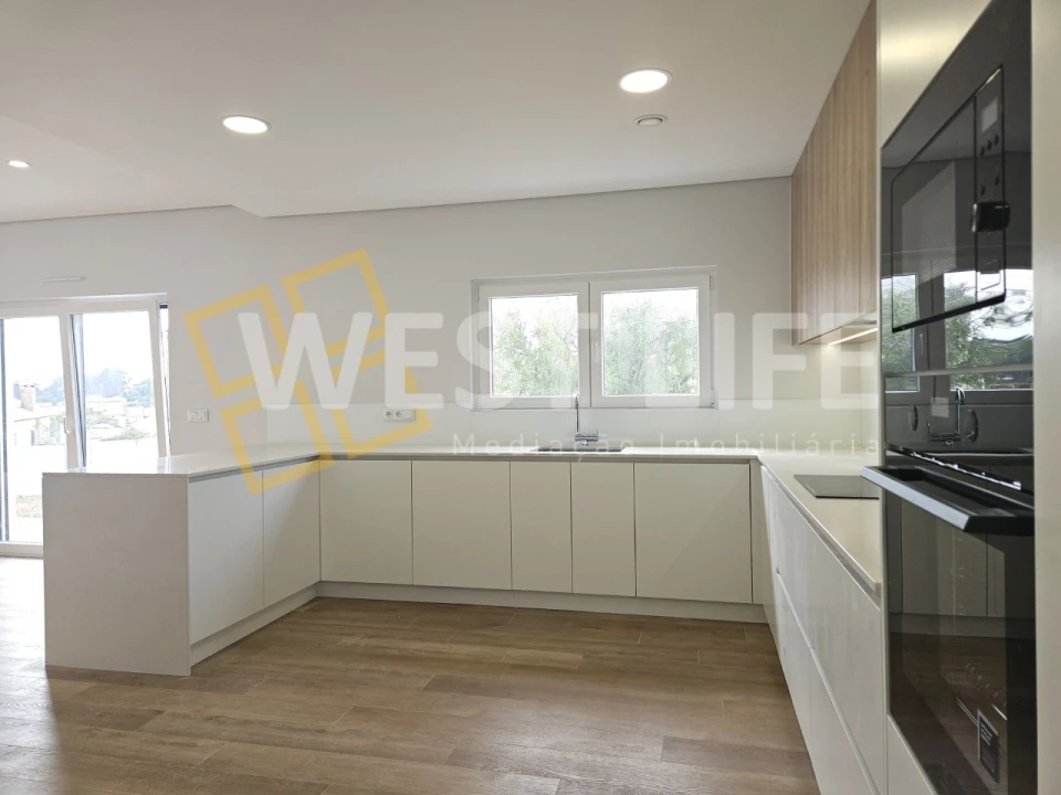 Moradia T4 para Venda em Santo Isidoro Foto 8