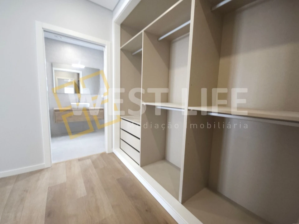 Moradia T4 para Venda em Santo Isidoro Foto 9