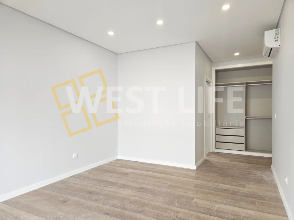 Moradia T4 para Venda em Santo Isidoro Foto 12