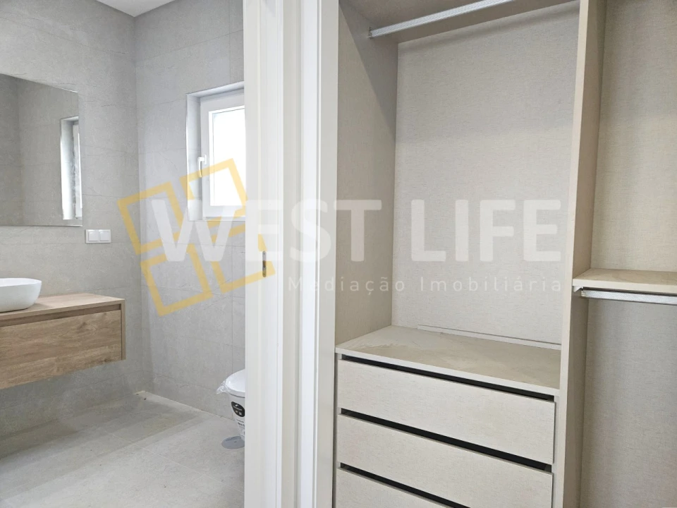 Moradia T4 para Venda em Santo Isidoro Foto 14