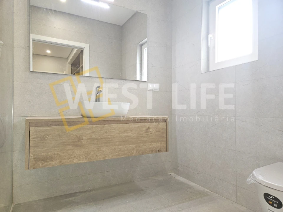 Moradia T4 para Venda em Santo Isidoro Foto 15