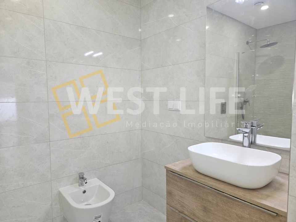 Moradia T4 para Venda em Santo Isidoro Foto 16