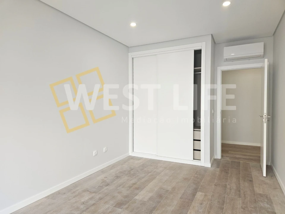 Moradia T4 para Venda em Santo Isidoro Foto 17