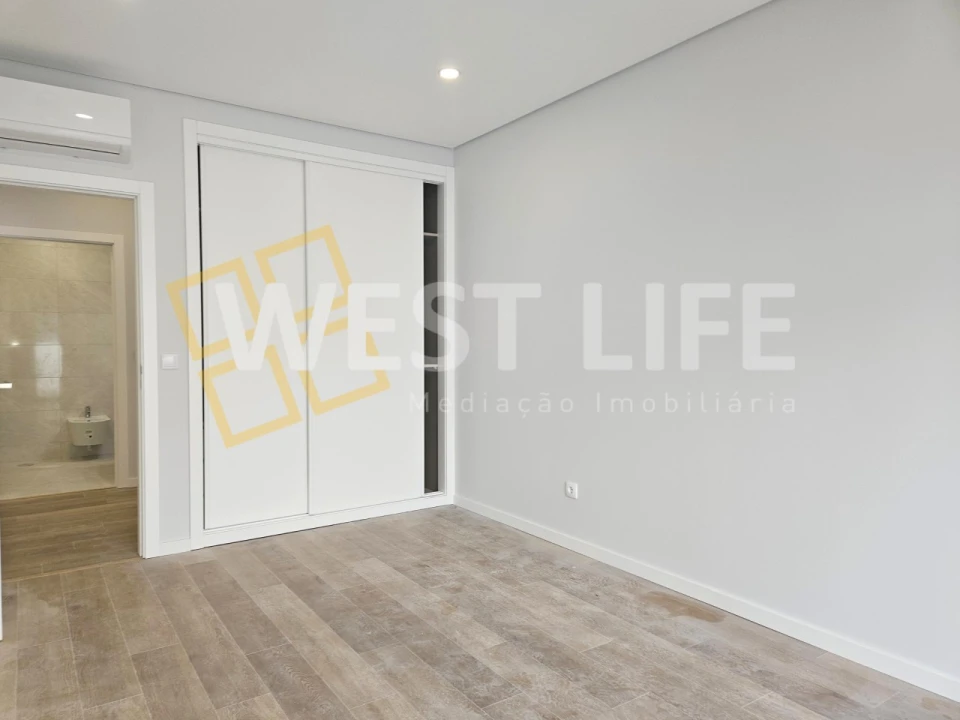 Moradia T4 para Venda em Santo Isidoro Foto 21