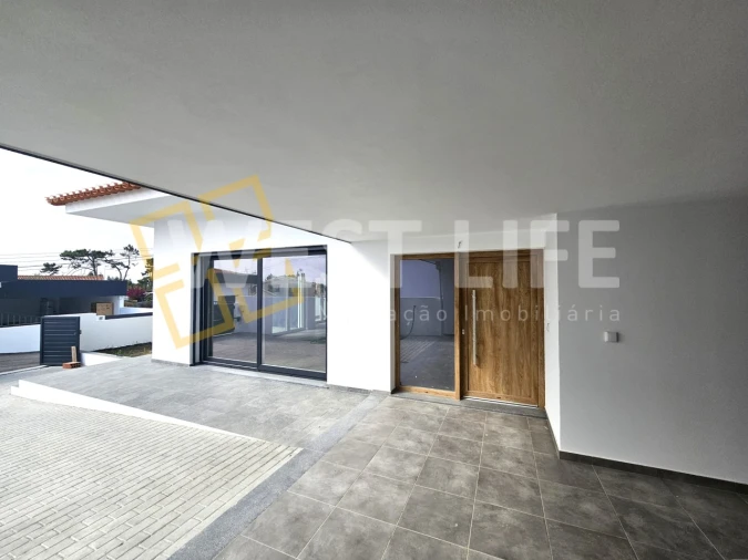 Moradia T4 para Venda em Santo Isidoro Foto 2