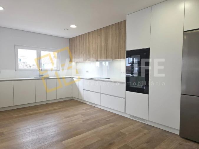 Moradia T4 para Venda em Santo Isidoro Foto 6