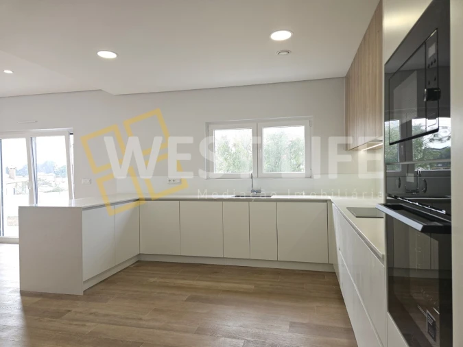 Moradia T4 para Venda em Santo Isidoro Foto 8