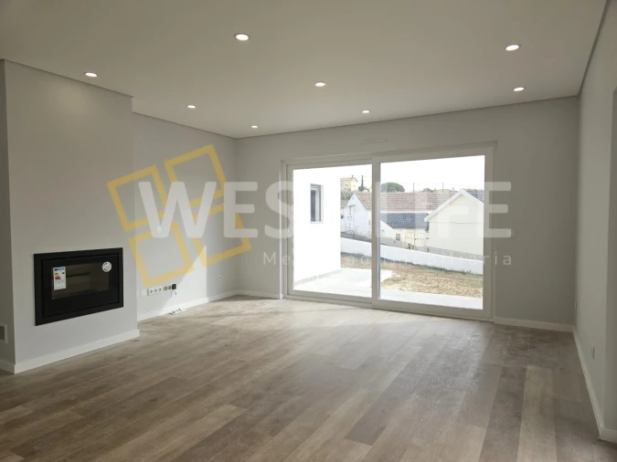 Moradia T4 para Venda em Santo Isidoro Foto 10