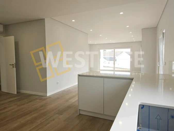 Moradia T4 para Venda em Santo Isidoro Foto 11