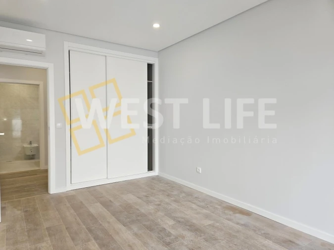 Moradia T4 para Venda em Santo Isidoro Foto 21