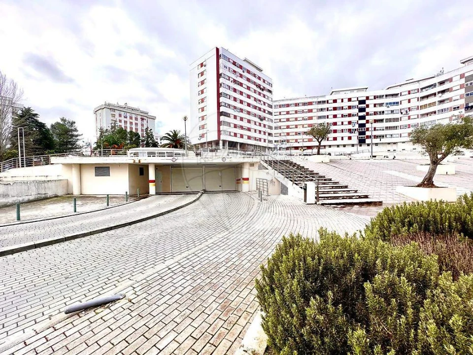 Garagem para Venda em Póvoa de Santa Iria e Forte da Casa Foto 1