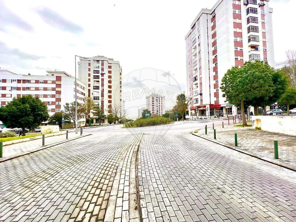 Garagem para Venda em Póvoa de Santa Iria e Forte da Casa Foto 7