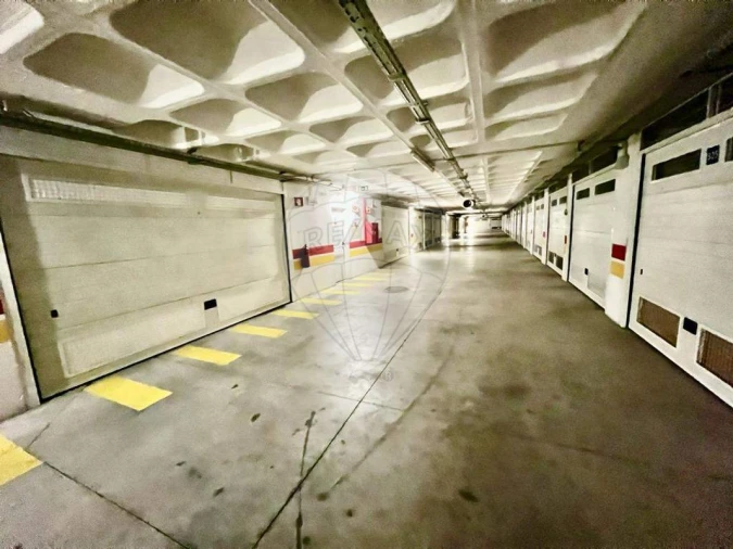 Garagem para Venda em Póvoa de Santa Iria e Forte da Casa Foto 4