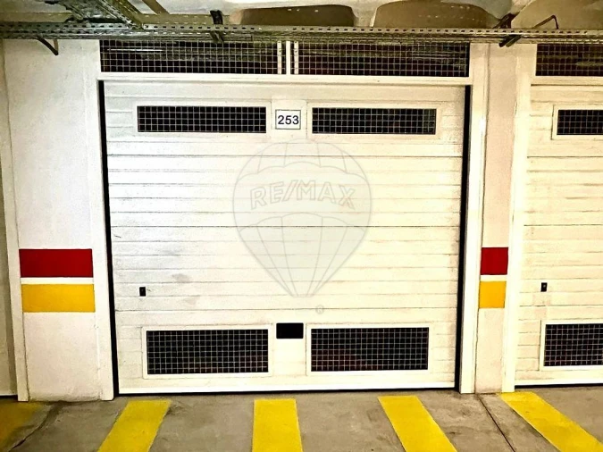 Garagem para Venda em Póvoa de Santa Iria e Forte da Casa Foto 6