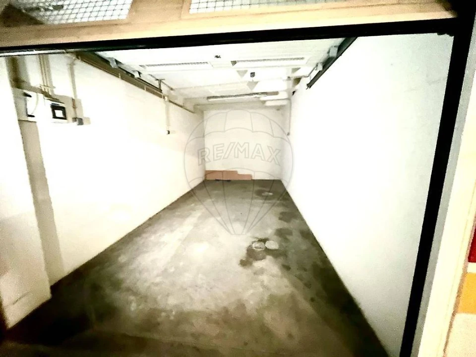 Garagem para Venda em Póvoa de Santa Iria e Forte da Casa Foto 2