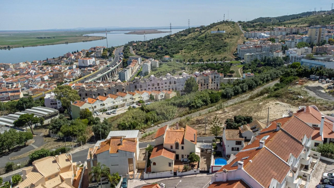 Moradia T8 para Venda em Vila Franca de Xira Foto 48