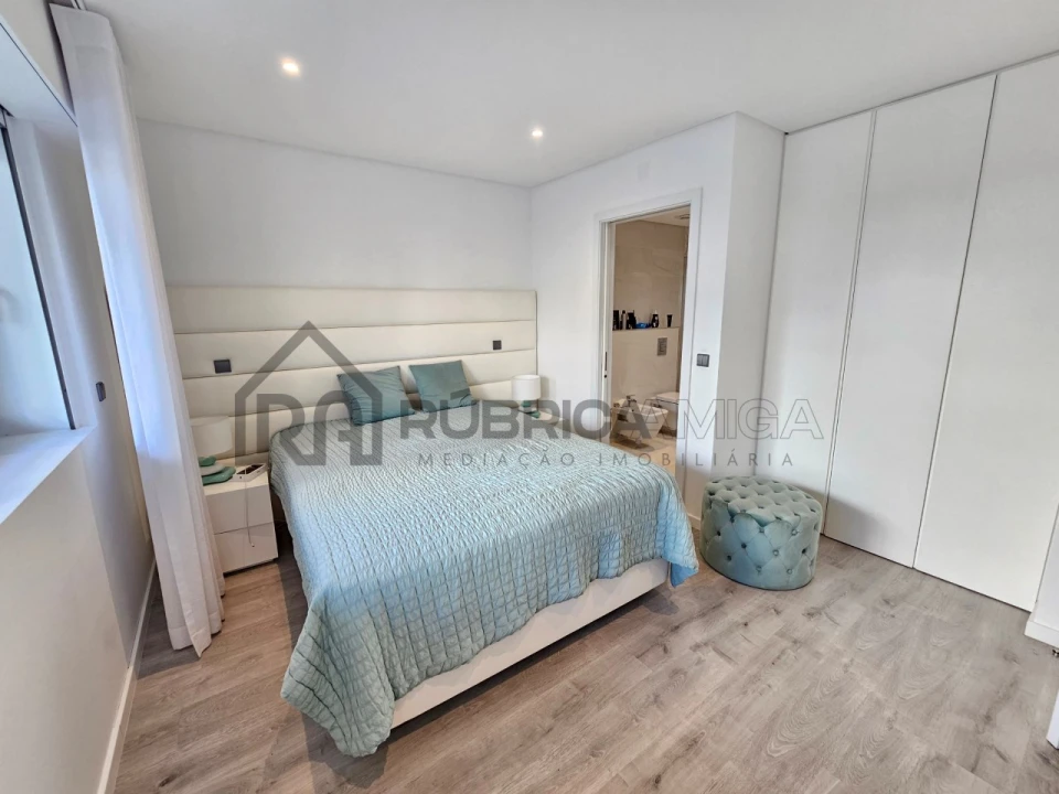 Apartamento T2 para Venda em Quarteira Foto 8
