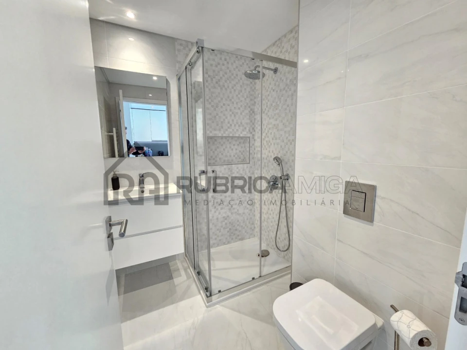 Apartamento T2 para Venda em Quarteira Foto 9