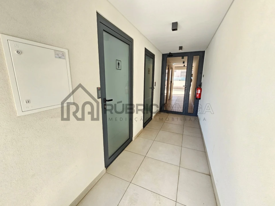 Apartamento T2 para Venda em Quarteira Foto 11