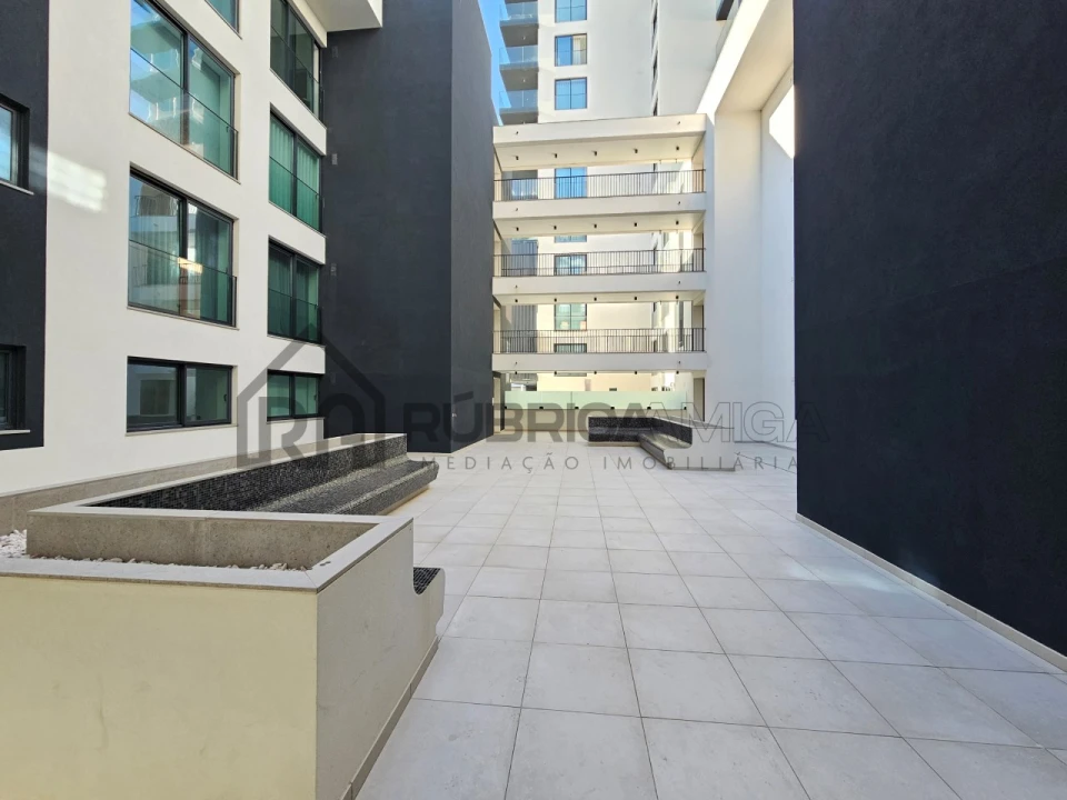Apartamento T2 para Venda em Quarteira Foto 16