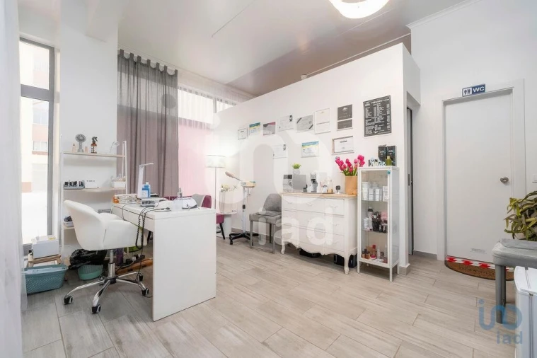 Loja para Venda em Faro (Sé e São Pedro) Foto 1