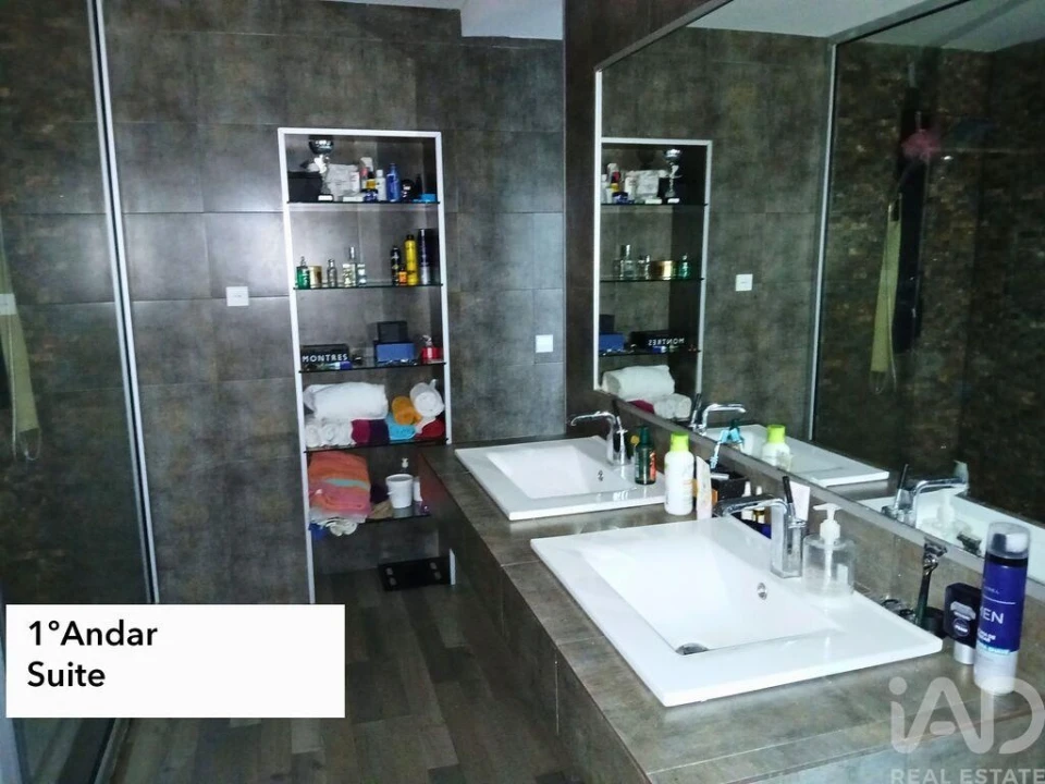 Prédio para Venda em Orjais Foto 16