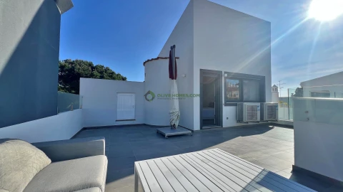 Moradia T4 para Venda em Quarteira