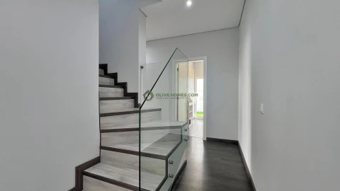 Moradia T4 para Venda em Quarteira