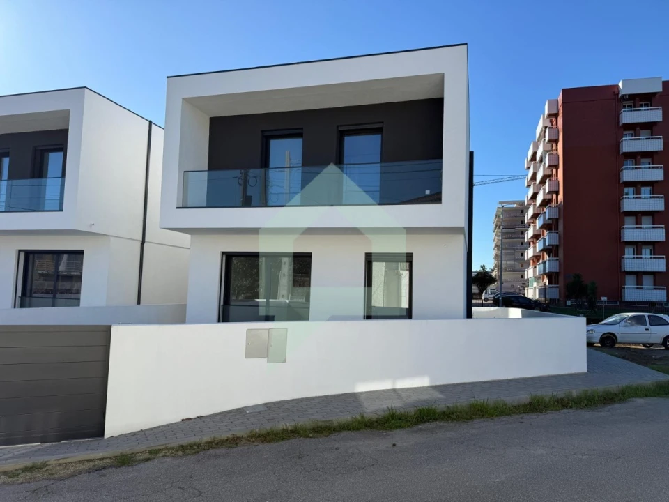 Moradia T3 para Venda em Barcelos, V.Boa, V.Frescainha Foto 2