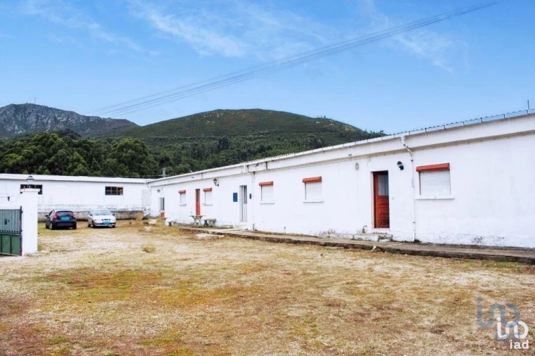 Moradia T5 para Venda em Loivo Foto 3