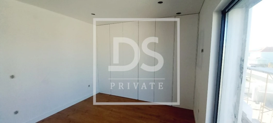 Moradia T4 para Venda em Igreja Nova e Cheleiros Foto 14