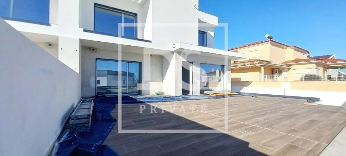 Moradia T4 para Venda em Igreja Nova e Cheleiros Foto 34