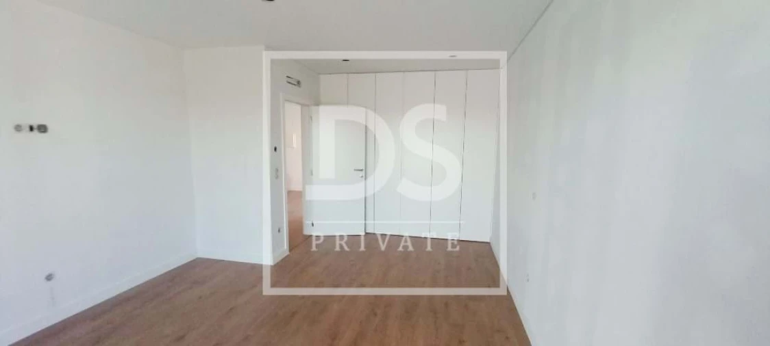 Moradia T4 para Venda em Igreja Nova e Cheleiros Foto 20