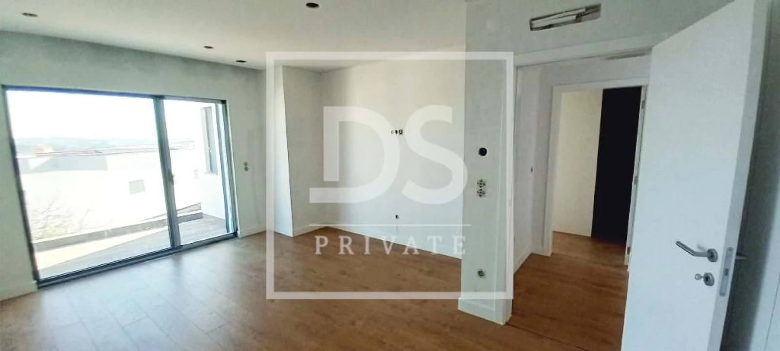 Moradia T4 para Venda em Igreja Nova e Cheleiros Foto 17