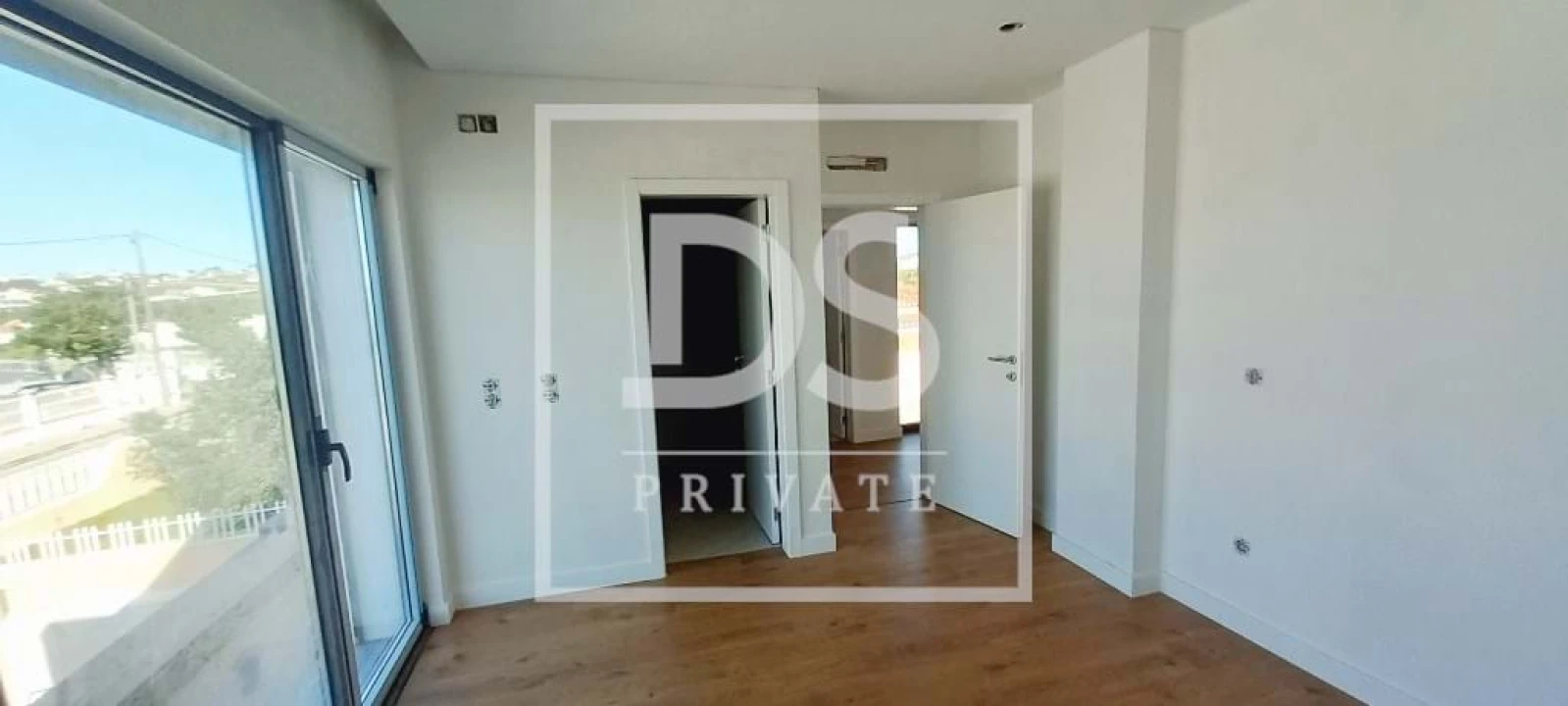 Moradia T4 para Venda em Igreja Nova e Cheleiros Foto 13