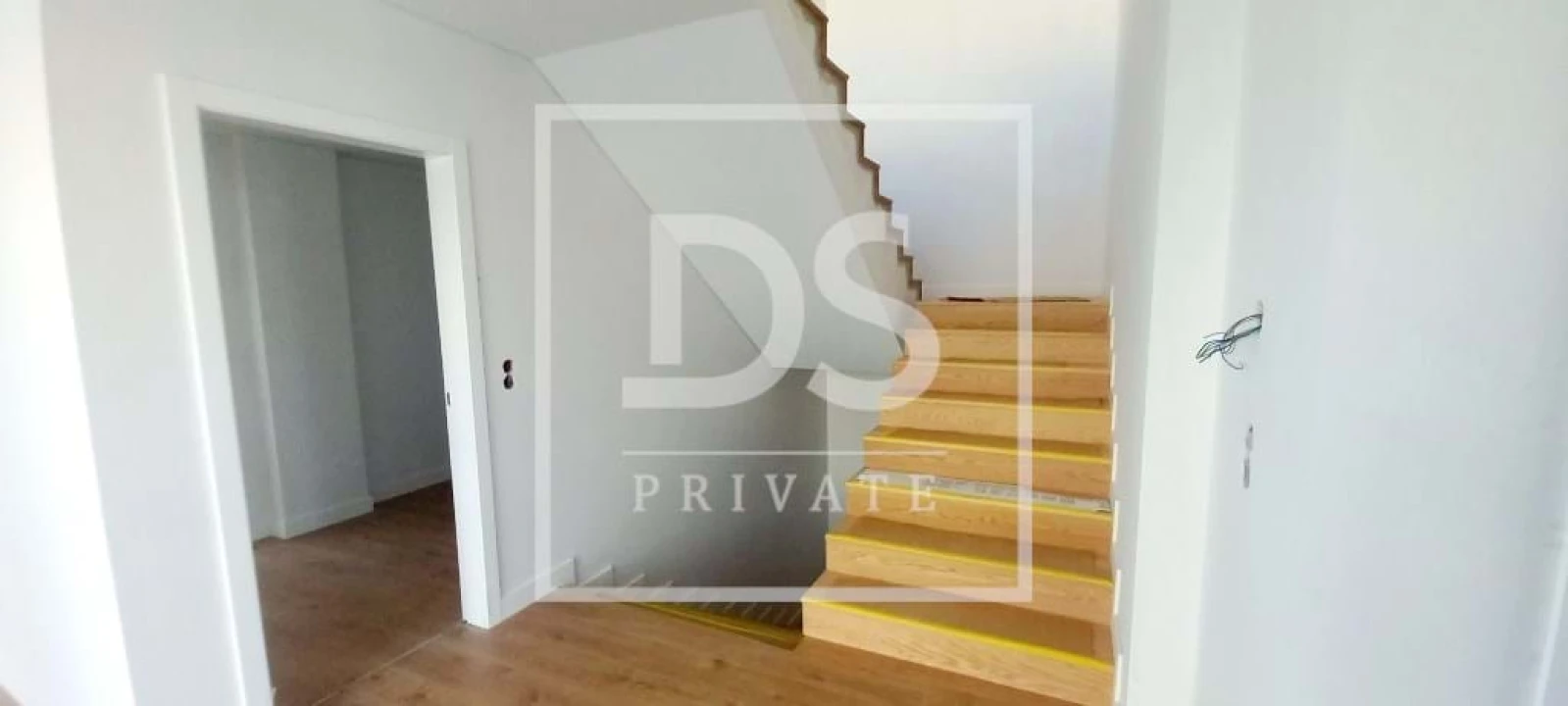 Moradia T4 para Venda em Igreja Nova e Cheleiros Foto 3