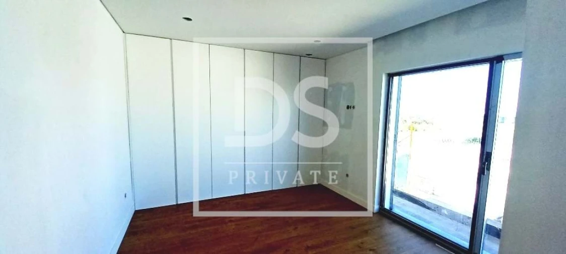 Moradia T4 para Venda em Igreja Nova e Cheleiros Foto 8