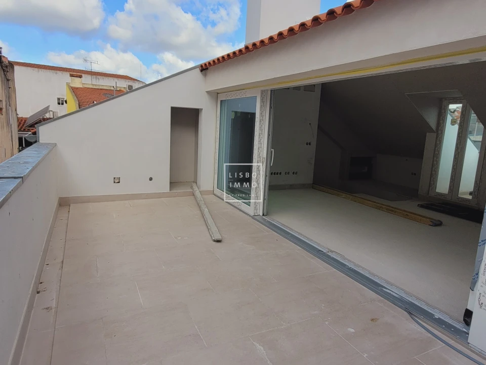 Moradia T5 para Venda em Misericórdia Foto 27