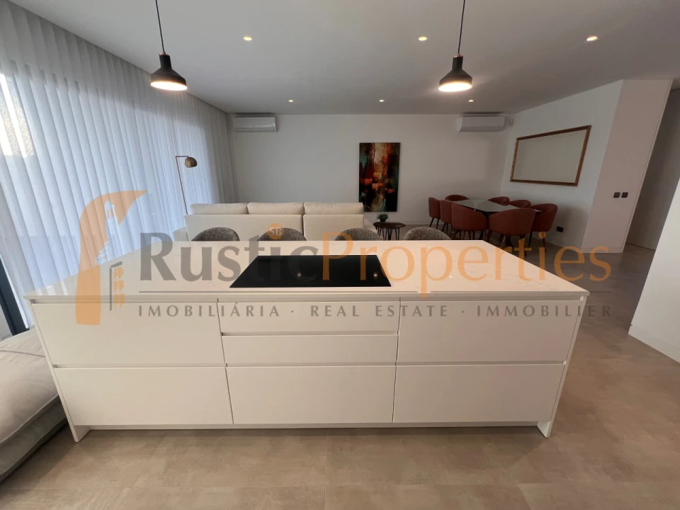 Moradia T4 para Venda em Quarteira Foto 7