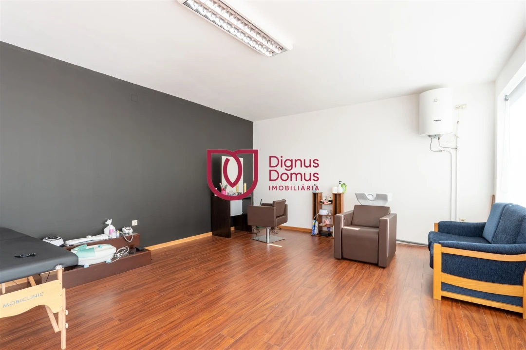 Moradia T7 para Venda em Constance Foto 58