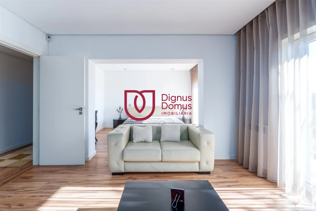 Moradia T7 para Venda em Constance Foto 18