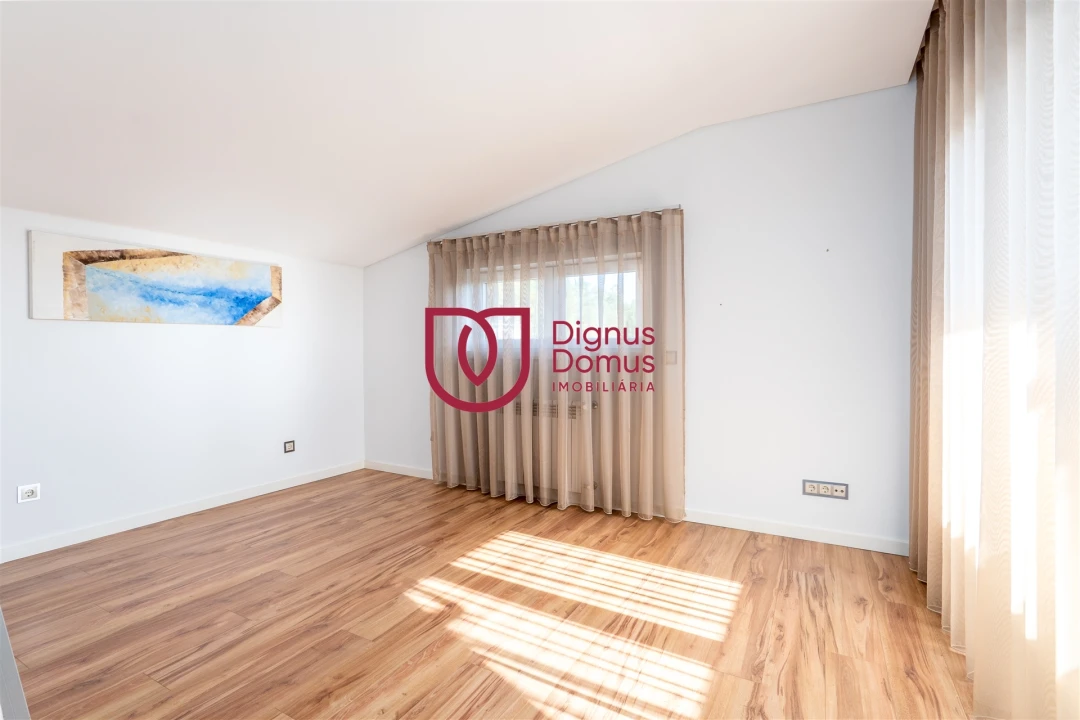 Moradia T7 para Venda em Constance Foto 25