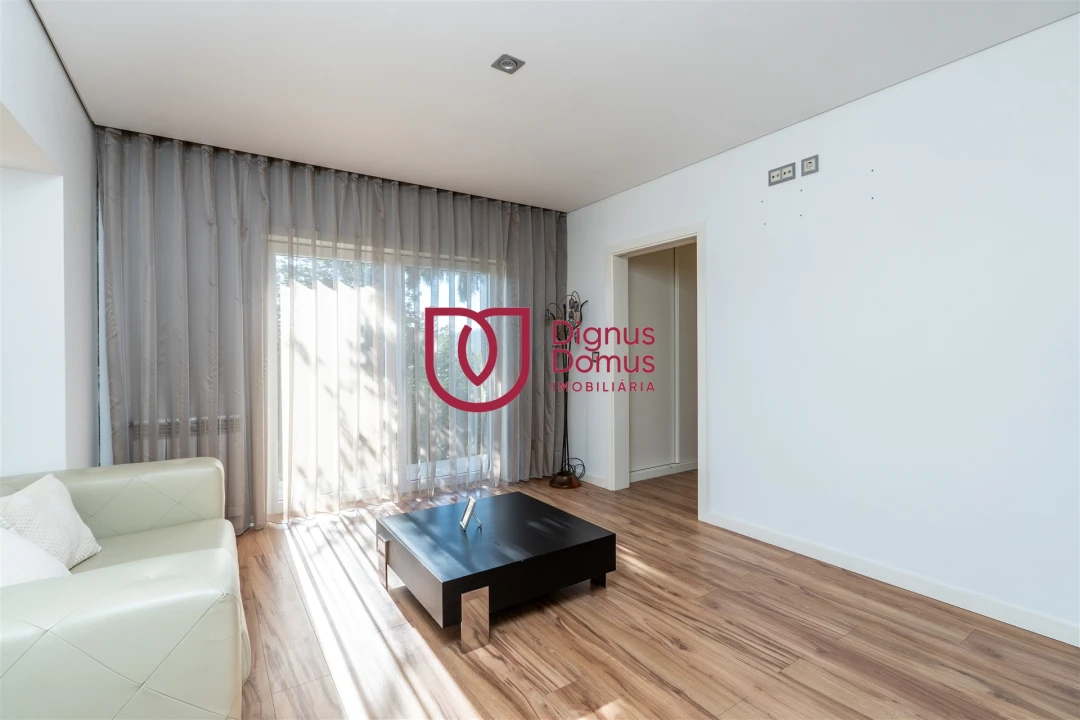 Moradia T7 para Venda em Constance Foto 16