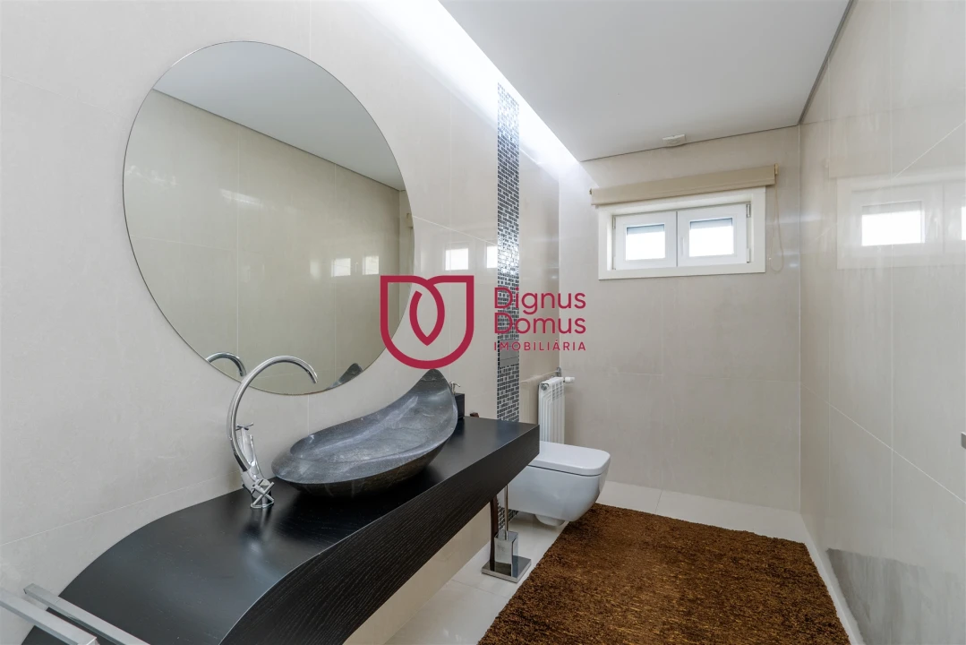 Moradia T7 para Venda em Constance Foto 24