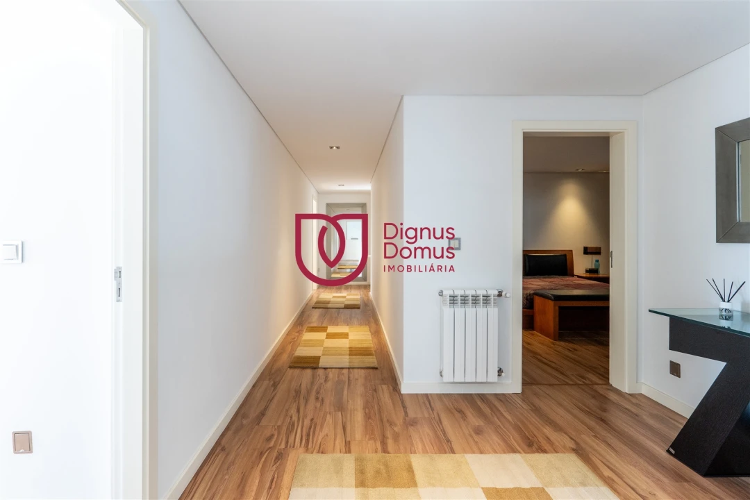 Moradia T7 para Venda em Constance Foto 9