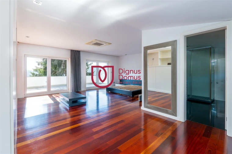 Moradia T7 para Venda em Constance Foto 31