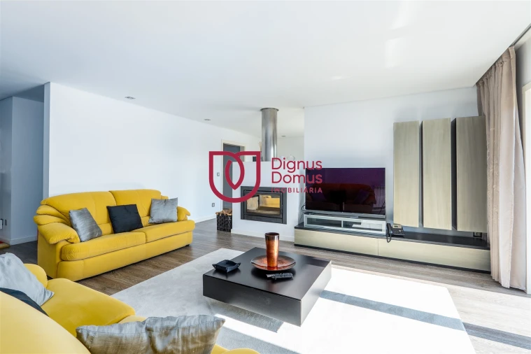 Moradia T7 para Venda em Constance Foto 7