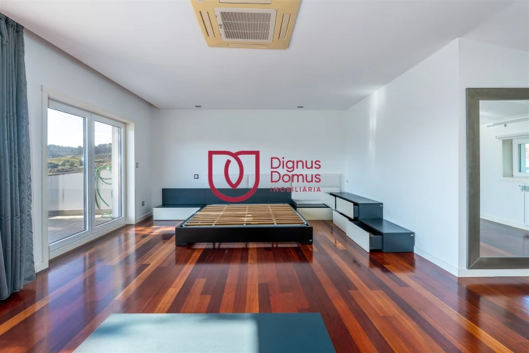 Moradia T7 para Venda em Constance Foto 32