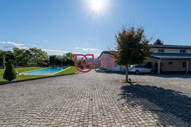 Moradia T7 para Venda em Constance Foto 37